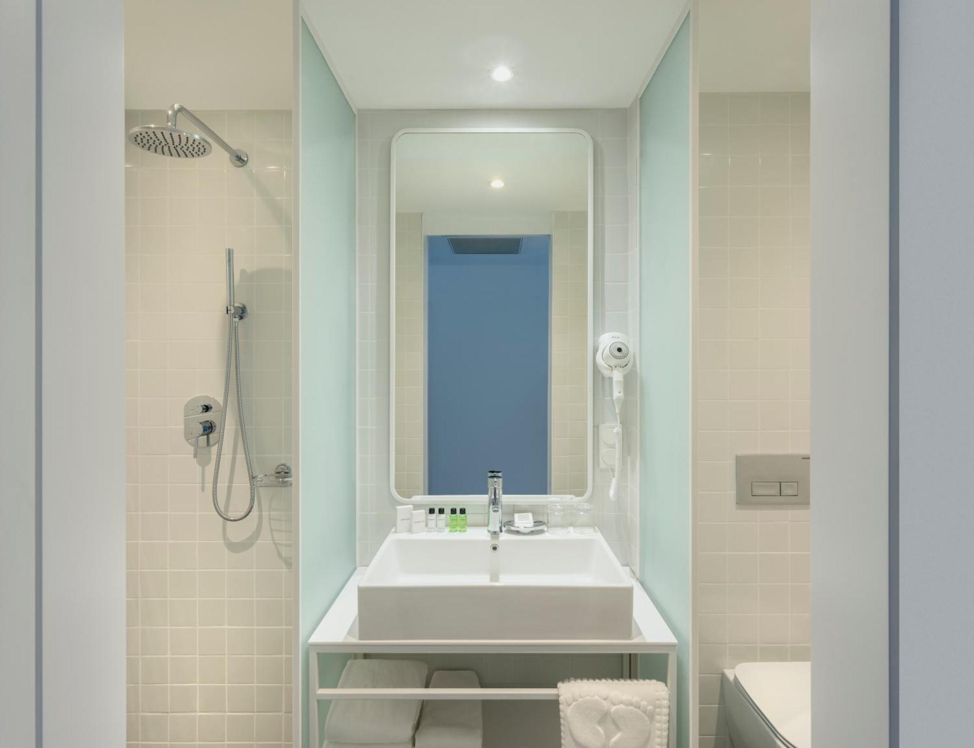 Golden Tulip Design Tbilisi 호텔 객실 사진